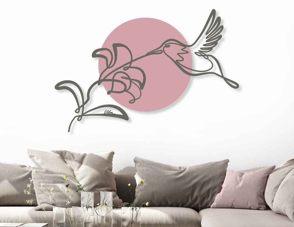 תמונת מתכת לקיר Hummingbird and Flower איור מקורי של יונק דבש ופרח בסגנון מודרני מינימליסטי בגוון ורוד אפור. ניתן לשנות צבע. יעוץ והדמיה חינם